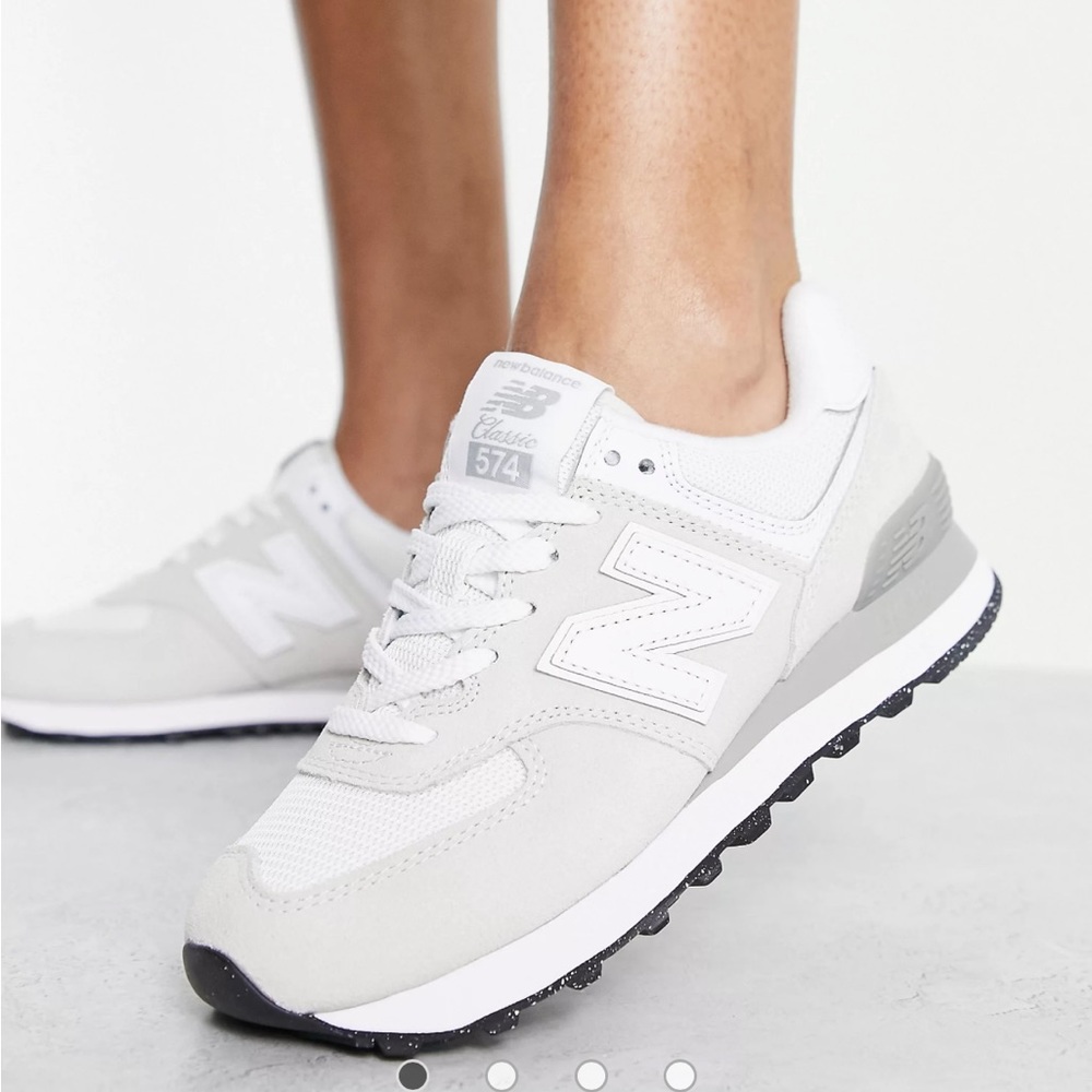 Women’s New Balance 574 white size 9 like new only worn a few times